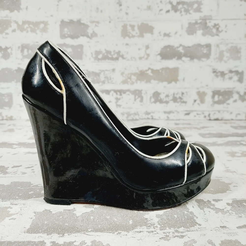 White House Black Market Brady Black White Trim Slip On Wedge Heels O290
